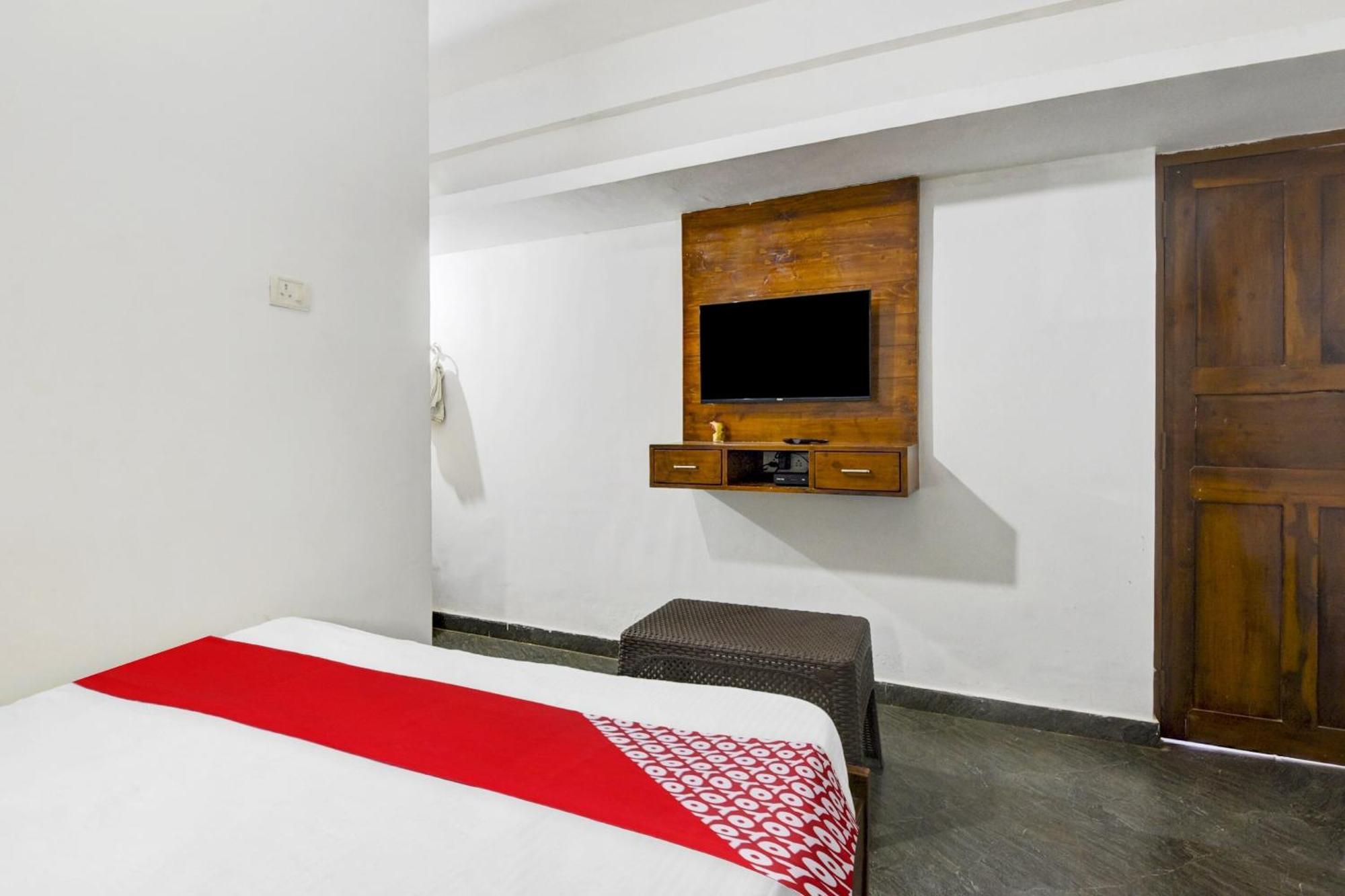 Oyo Flagship Aarvi Guest House Arambol Exterior photo